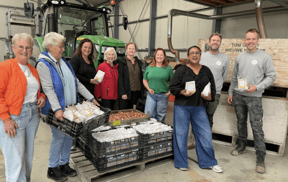 Thumbnail for news post `Makado Schagen kleurt oranje tegen geweld tegen vrouwen`